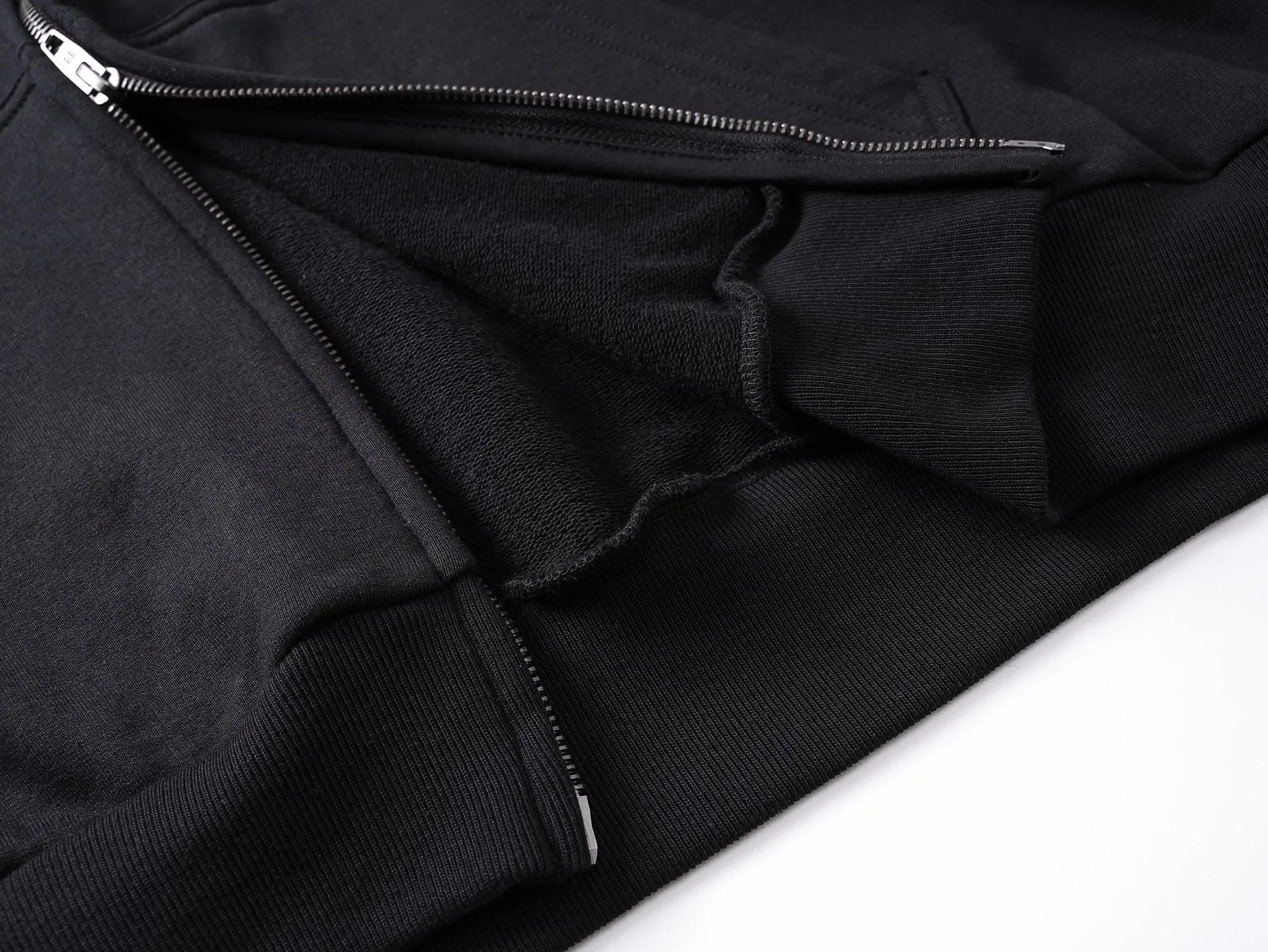 BALENCI*GA . . . . . . . 460g . Same Style -Color：Black -SIZE：Xs S M L 8992#